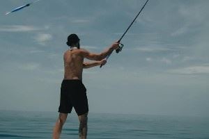 专业拍摄团队再现👍西蒙斯晒出8连拍高清钓鱼照🎣图片