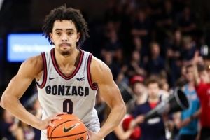 手感不错！小内姆哈德半场10中6拿到12分2篮板1助攻