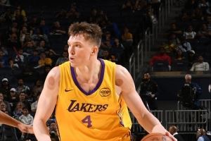 末节3中0未得分！克内克特16中6拿到15分4板2助1断