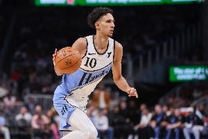 去年状元！老鹰GM：我们对里萨谢的成长感到满意 他增重了一些