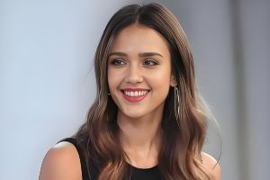 网友问历史首发五虎😂切特乱答：阿尔芭、梅根-福克斯、罗比等