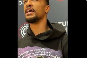 科林斯：德里克-琼斯训练营表现很亮眼 他给我带来了很大惊喜