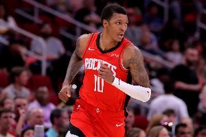 进步明显！小史密斯首节4中3&2记三分球高效拿下8分1篮板