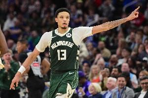 追梦:我的小兄弟罗林斯的比赛看着很美妙 他打球的节奏从不慌乱