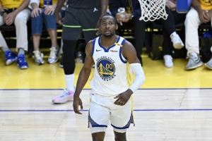 第三节全队11次犯规！库明加：势头和节奏被打断 这是我的责任